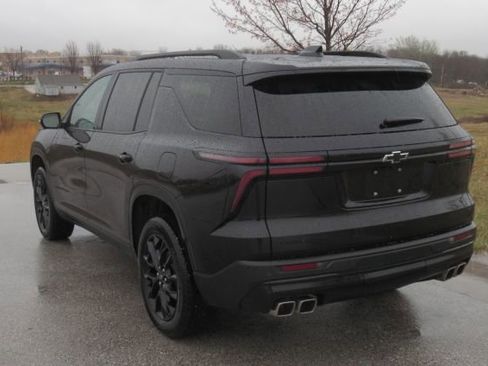 Used 2024 Chevrolet Traverse LT w/ Midnight/Sport Edition image 2