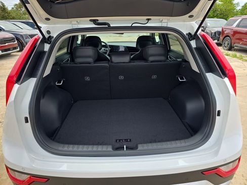 New 2026 Kia Niro EX FWD image 10
