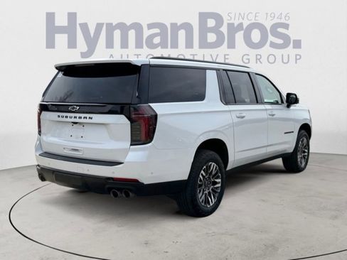 Used 2025 Chevrolet Suburban Z71 image 3