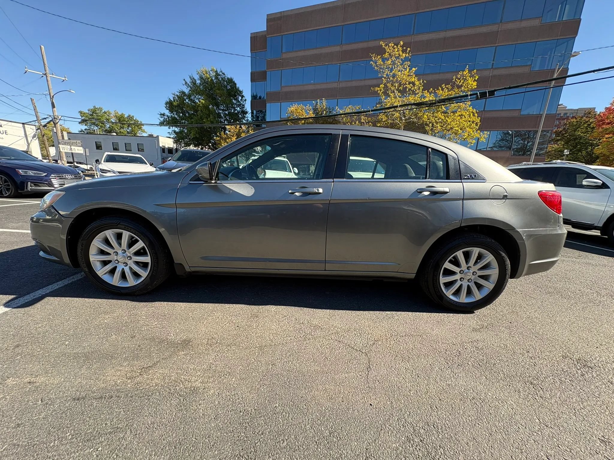 Used 2013 Chrysler 200 Touring FWD image 5