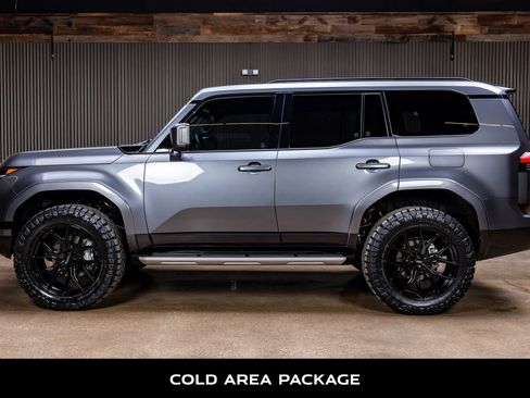 Used 2025 Lexus GX 550 w/ Cold Area Package image 6
