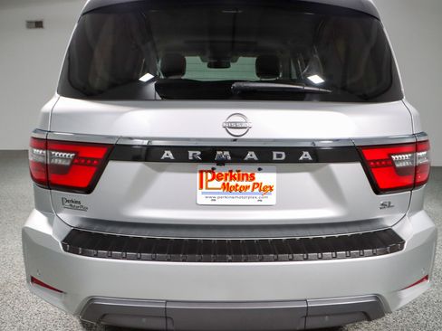 Used 2022 Nissan Armada SL w/ Captain's Chairs Package image 8