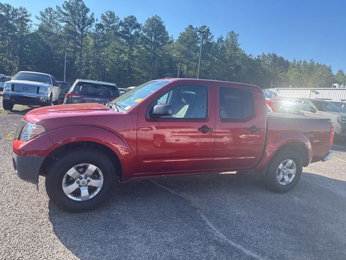 Used 2013 Nissan Frontier SV w/ SV Value Truck Pkg RWD image 4