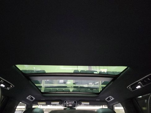 New 2025 Land Rover Range Rover Long Wheelbase SE image 28