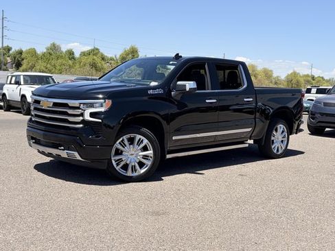 Used 2025 Chevrolet Silverado 1500 High Country AWD/4WD image 2