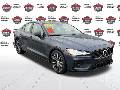 Used 2022 Volvo S60 B5 Momentum w/ Premium Package image 9