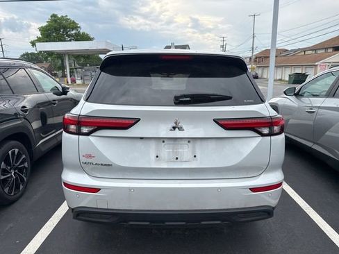 Used 2022 Mitsubishi Outlander ES AWD/4WD image 6