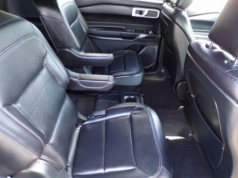Used 2020 Ford Explorer XLT w/ Equipment Group 202A image 8