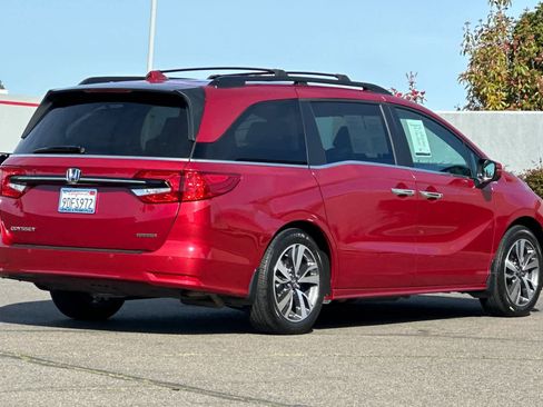 Used 2023 Honda Odyssey Touring image 2