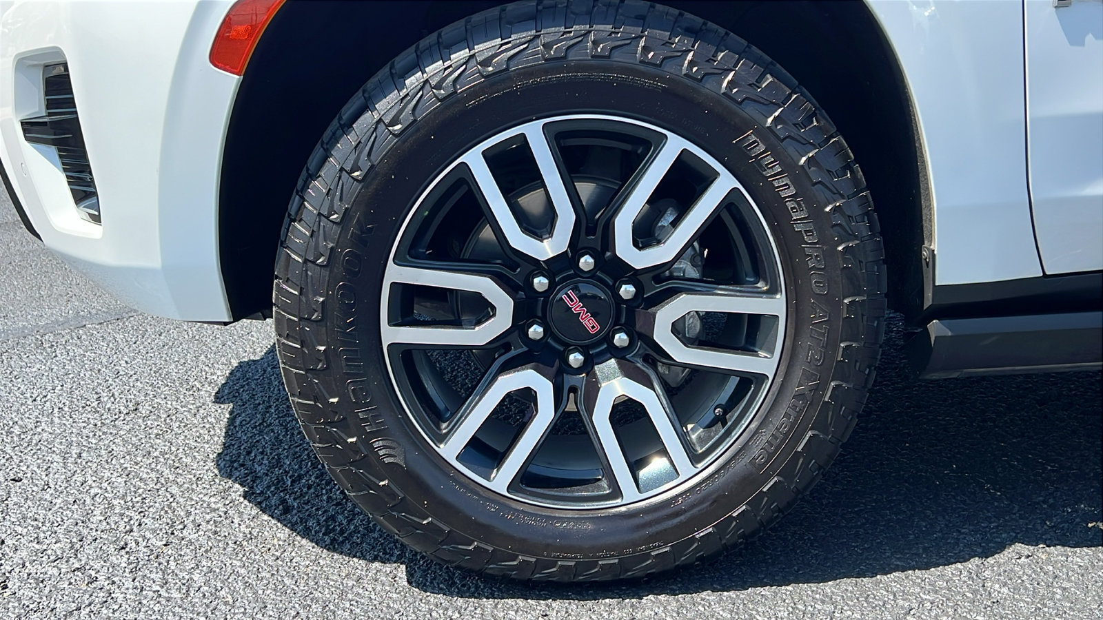Certified 2023 GMC Yukon AT4 AWD/4WD image 10