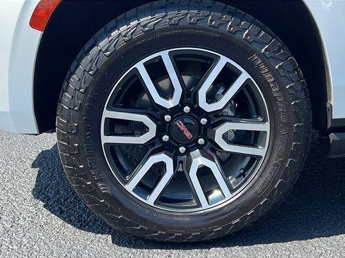 Certified 2023 GMC Yukon AT4 AWD/4WD image 10