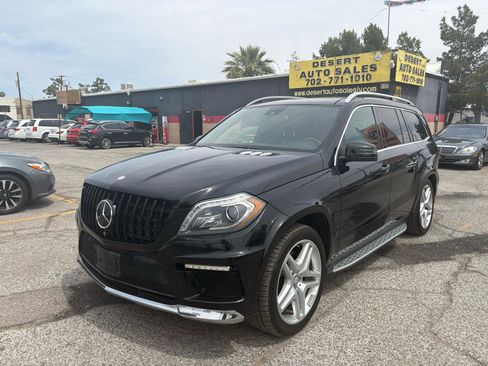 Used 2015 Mercedes-Benz GL 550 4MATIC w/ Driver Assistance Package image 2