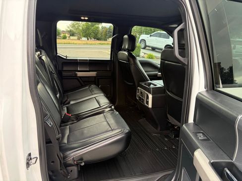 Used 2019 Ford F150 Lariat w/ Equipment Group 502A Luxury AWD/4WD image 6