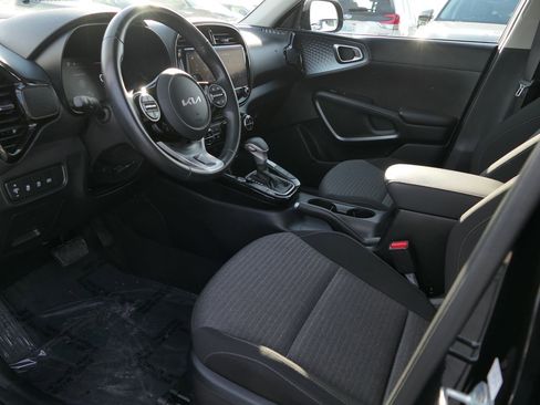 Used 2023 Kia Soul EX image 10