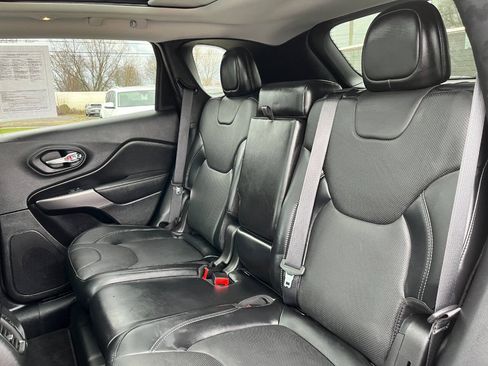 Used 2021 Jeep Cherokee Limited w/ Elite Package AWD/4WD image 8