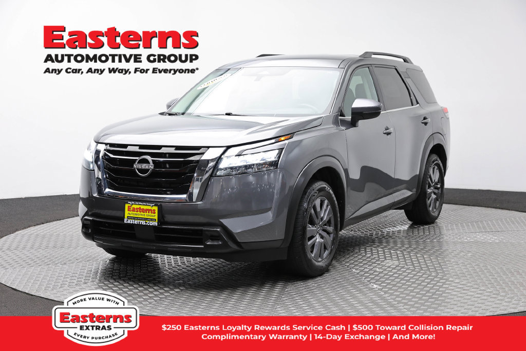 Used 2022 Nissan Pathfinder SV FWD image 1