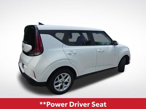 Used 2025 Kia Soul LX w/ LX Technology Package FWD image 5
