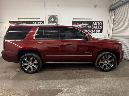 Used 2017 GMC Yukon XL SLT AWD/4WD image 6