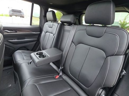 New 2025 Jeep Grand Cherokee Limited w/ Black Appearance Package AWD/4WD image 18