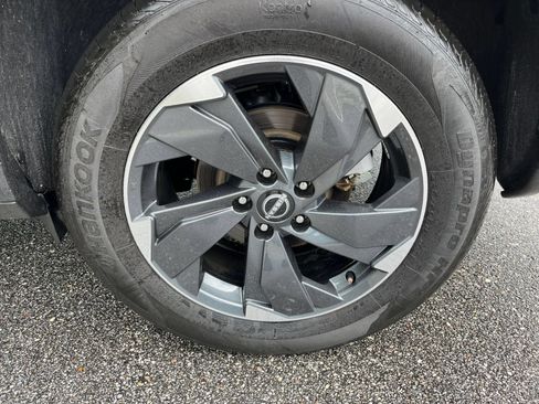 Used 2025 Nissan Rogue SV AWD/4WD image 24