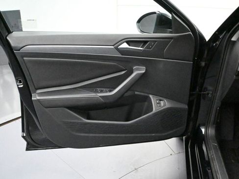 Used 2023 Volkswagen Jetta SE w/ Panoramic Sunroof Package image 7