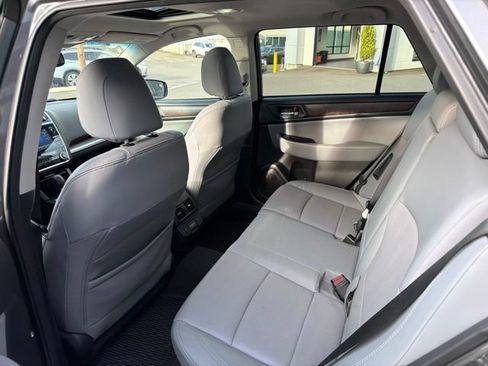 Used 2018 Subaru Outback 2.5i Limited w/ Popular Package #2 AWD/4WD image 5