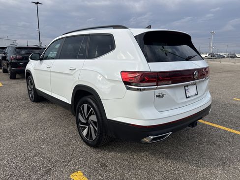 Used 2024 Volkswagen Atlas SE image 3