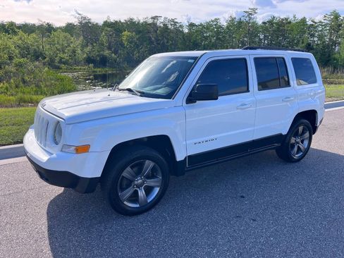 Used 2015 Jeep Patriot High Altitude AWD/4WD image 3