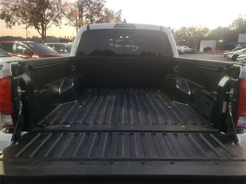 Used 2022 Toyota Tacoma 2WD Double Cab image 9