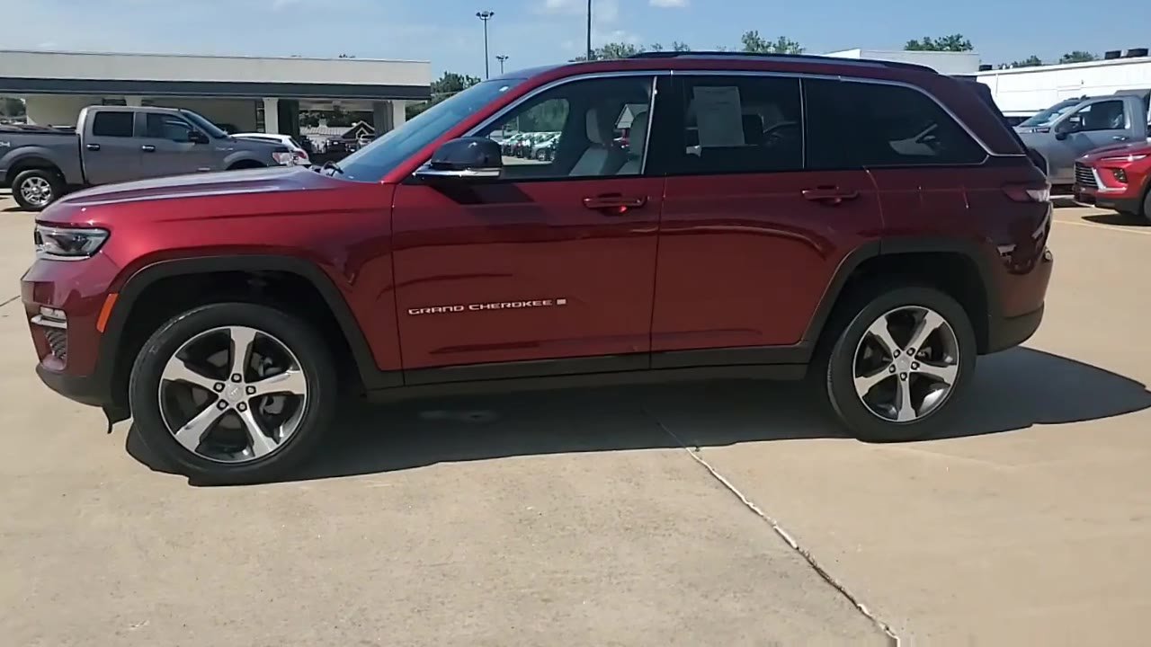 Used 2023 Jeep Grand Cherokee Limited AWD/4WD image 5