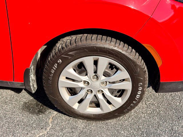 Used 2025 Kia Soul LX FWD image 28