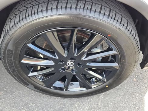 Used 2022 Nissan Murano SV w/ SV Midnight Edition Package FWD image 9