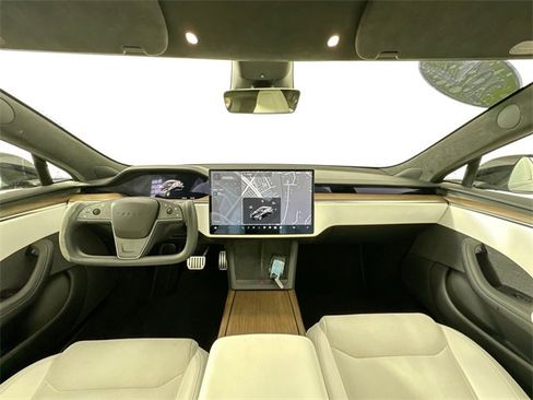 Used 2022 Tesla Model S image 28
