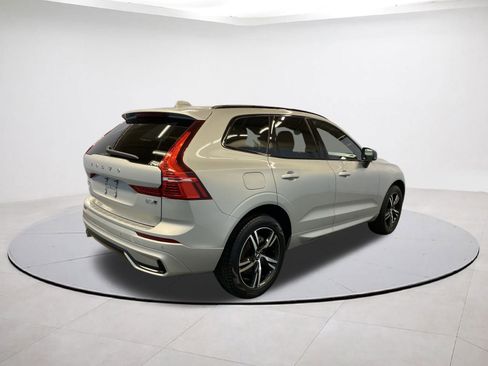 Used 2022 Volvo XC60 B5 R-Design image 6