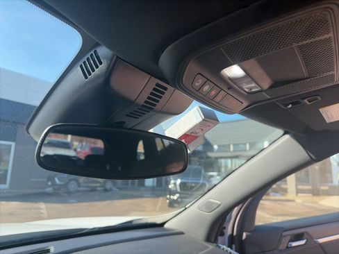 Used 2025 GMC Acadia Elevation AWD/4WD image 17