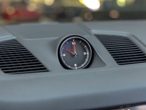 Used 2020 Porsche Cayenne image 34