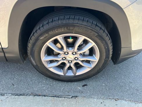 Used 2023 GMC Terrain SLT w/ Infotainment Package II AWD/4WD image 12