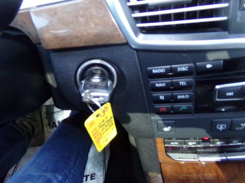 Used 2013 Mercedes-Benz E 350 BlueTEC Sedan image 53