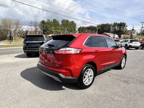 Used 2024 Ford Edge SEL image 5