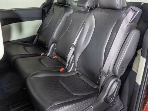 Used 2023 Kia Carnival SX image 37