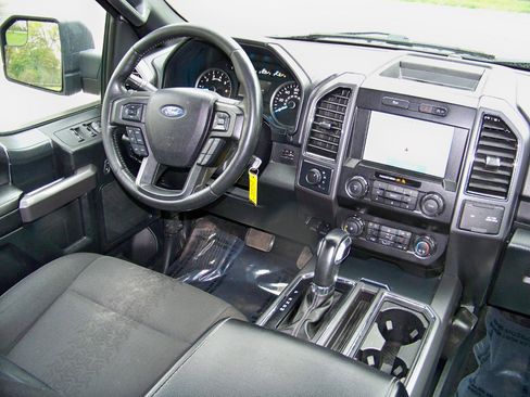 Used 2019 Ford F150 XLT w/ Equipment Group 302A Luxury AWD/4WD image 39
