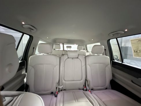 Used 2024 Jeep Wagoneer Series II w/ Flexible Seating Group RWD image 33