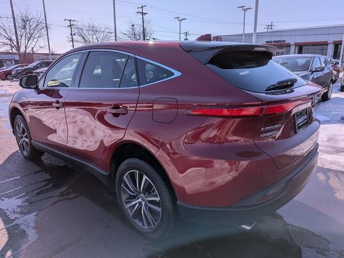 Certified 2021 Toyota Venza LE w/ Carpet Mat Package (TMS) image 5