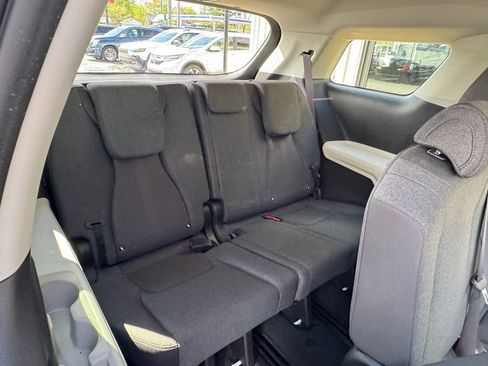 Used 2022 Kia Carnival LX image 32