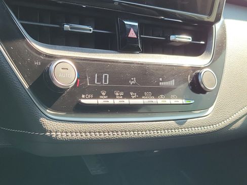 Certified 2025 Toyota Corolla SE w/ SE Package FWD image 28