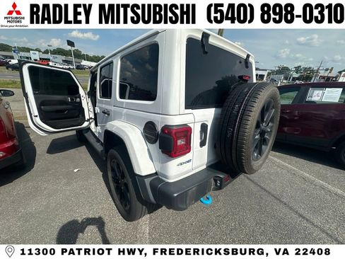 Used 2023 Jeep Wrangler Unlimited Sahara w/ Cold Weather Group AWD/4WD image 6