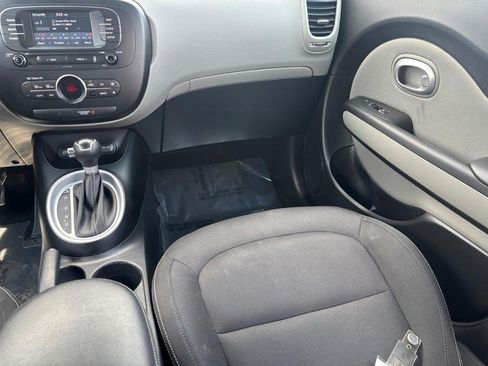 Used 2017 Kia Soul + FWD image 10