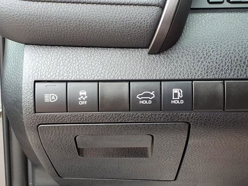 Used 2021 Toyota Camry SE FWD image 16