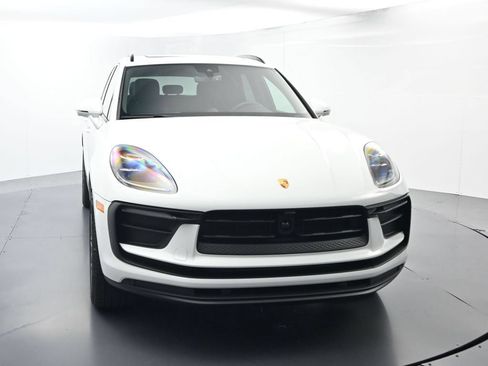 Certified 2026 Porsche Macan AWD/4WD image 18
