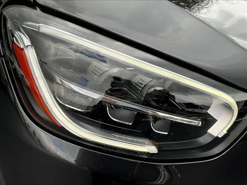 Used 2020 Mercedes-Benz GLC 300 4MATIC image 32